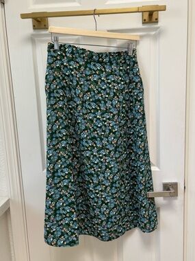 Uniqlo floral wrap midi skirt green size M